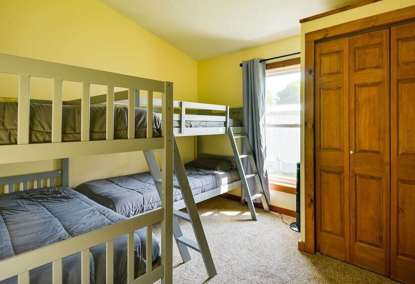 Scenic Cape Vincent Retreat: Walk To Marina!