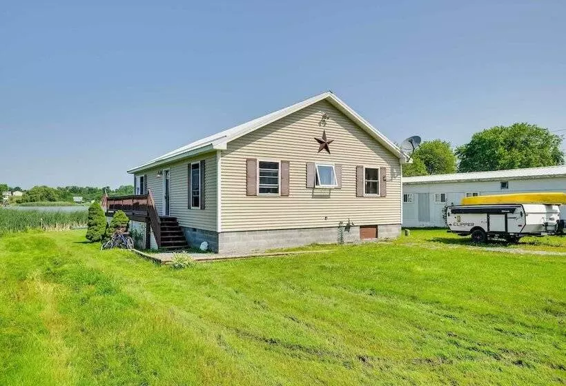 Scenic Cape Vincent Retreat: Walk To Marina!