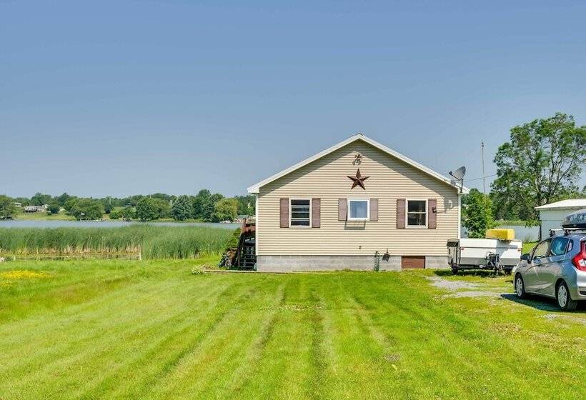 Scenic Cape Vincent Retreat: Walk To Marina!