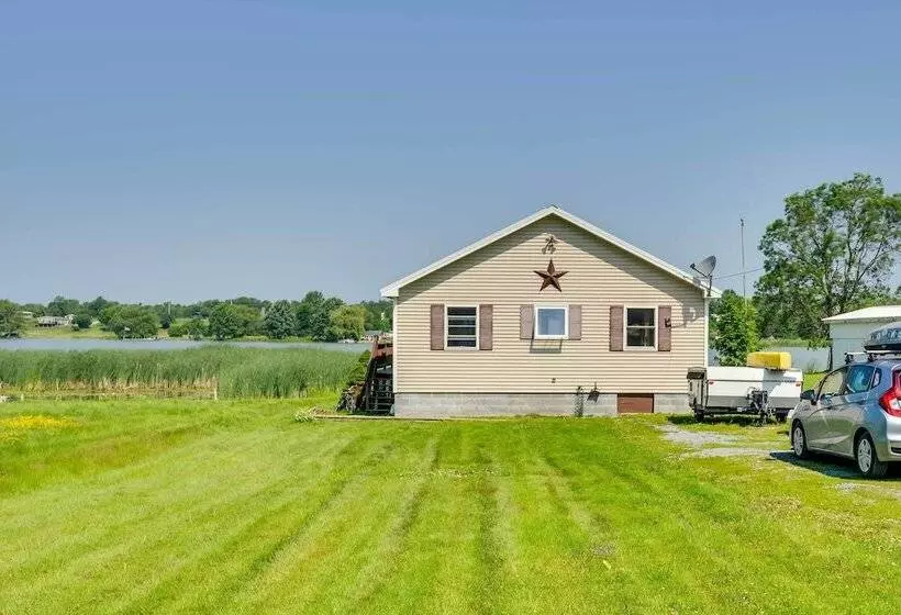 Scenic Cape Vincent Retreat: Walk To Marina!