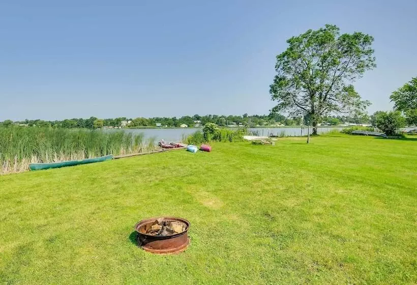 Scenic Cape Vincent Retreat: Walk To Marina!
