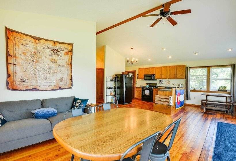 Scenic Cape Vincent Retreat: Walk To Marina!