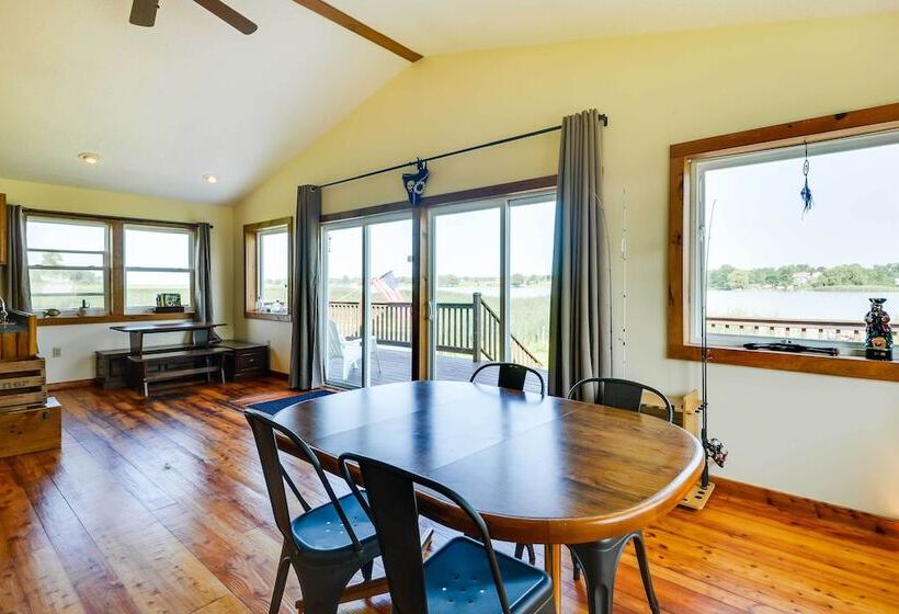 Scenic Cape Vincent Retreat: Walk To Marina!