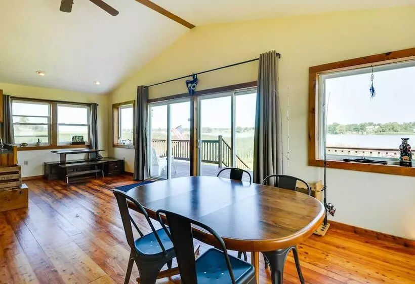 Scenic Cape Vincent Retreat: Walk To Marina!