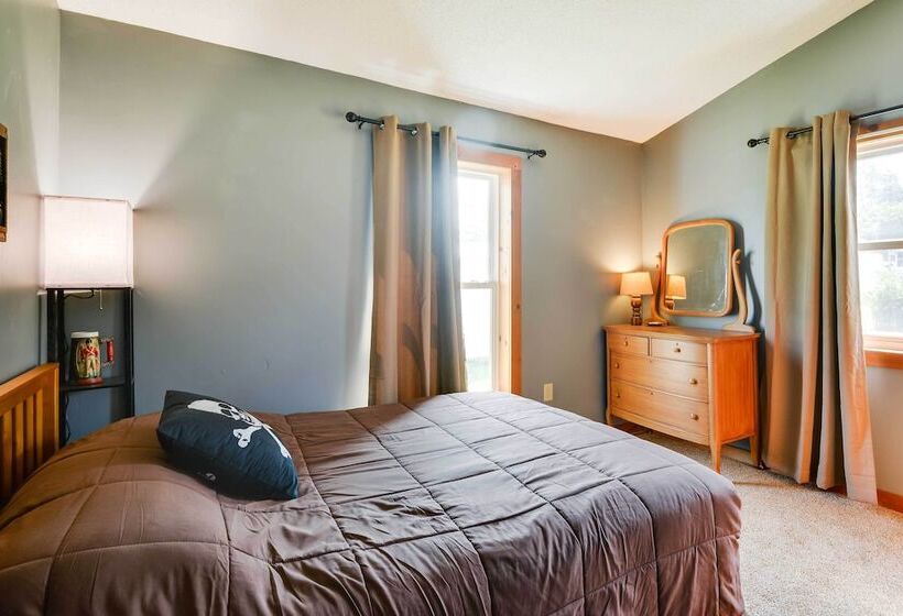 Scenic Cape Vincent Retreat: Walk To Marina!