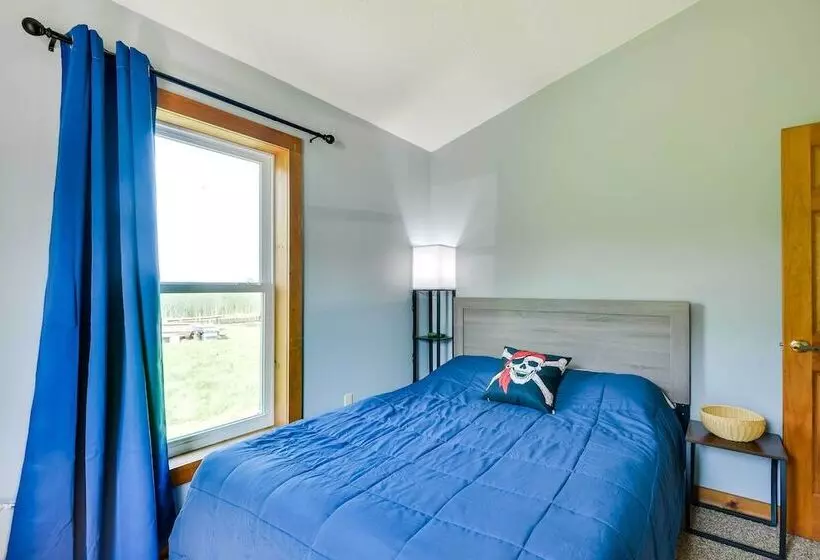 Scenic Cape Vincent Retreat: Walk To Marina!