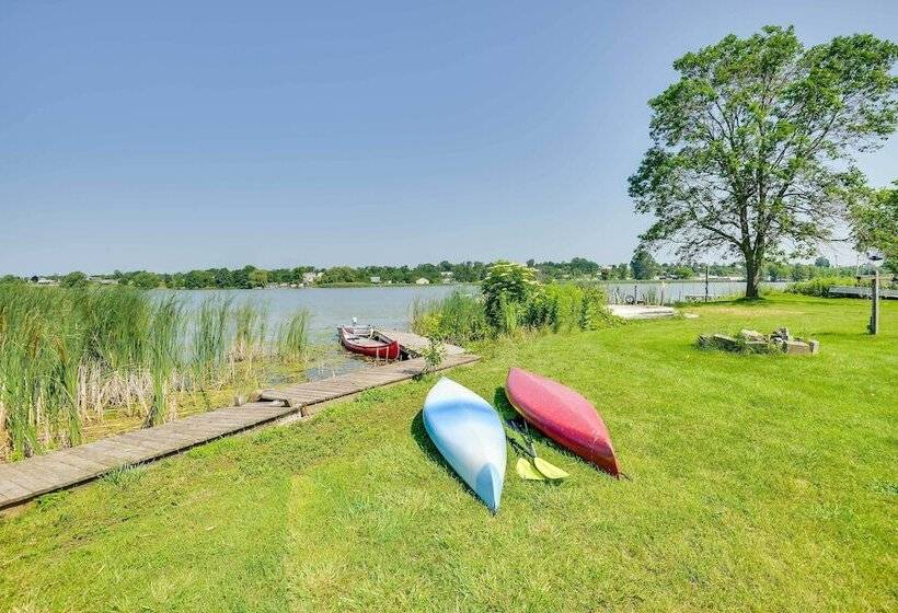 Scenic Cape Vincent Retreat: Walk To Marina!