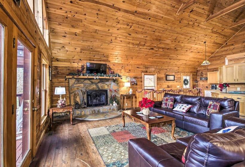 Rustic Sevierville Cabin: Private Hot Tub & Games!