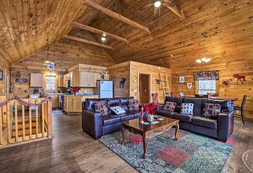 Rustic Sevierville Cabin: Private Hot Tub & Games!