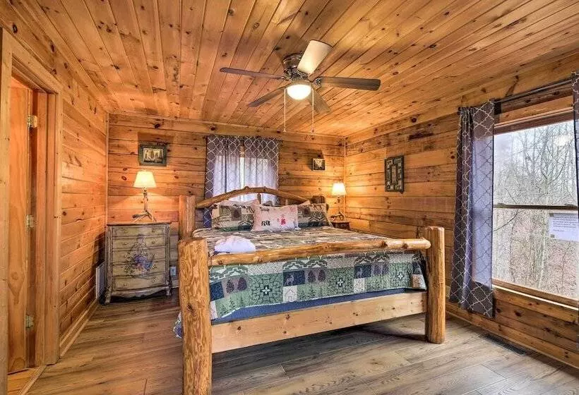 Rustic Sevierville Cabin: Private Hot Tub & Games!