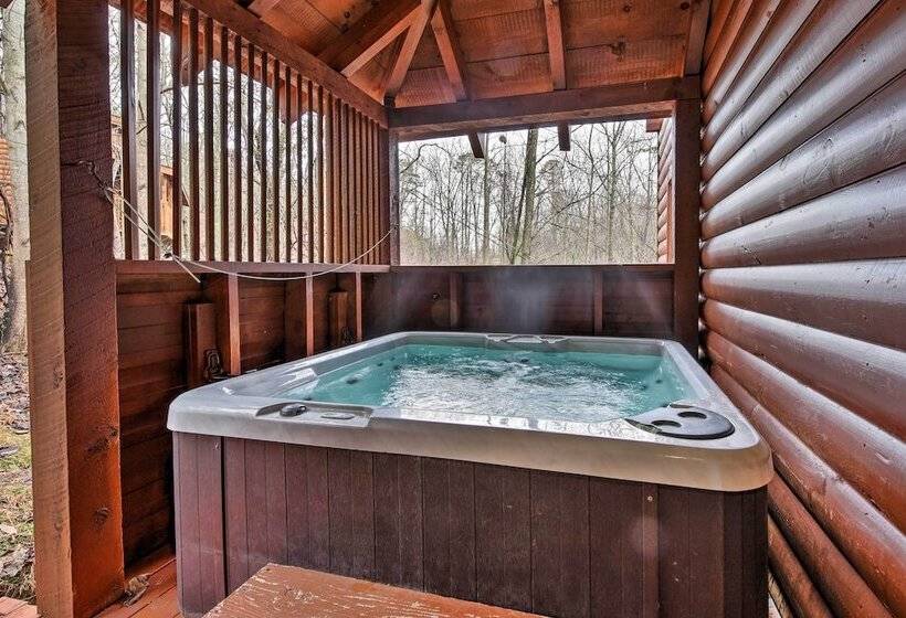 Rustic Sevierville Cabin: Private Hot Tub & Games!