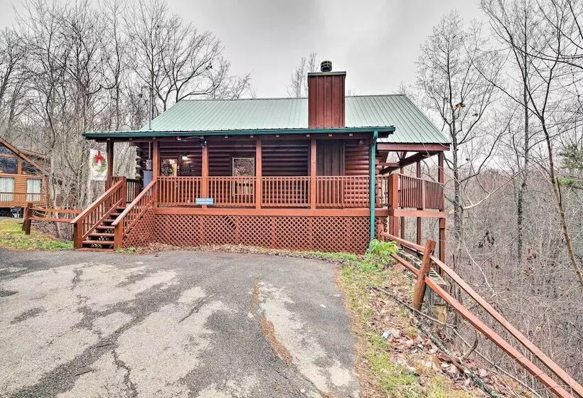 Rustic Sevierville Cabin: Private Hot Tub & Games!