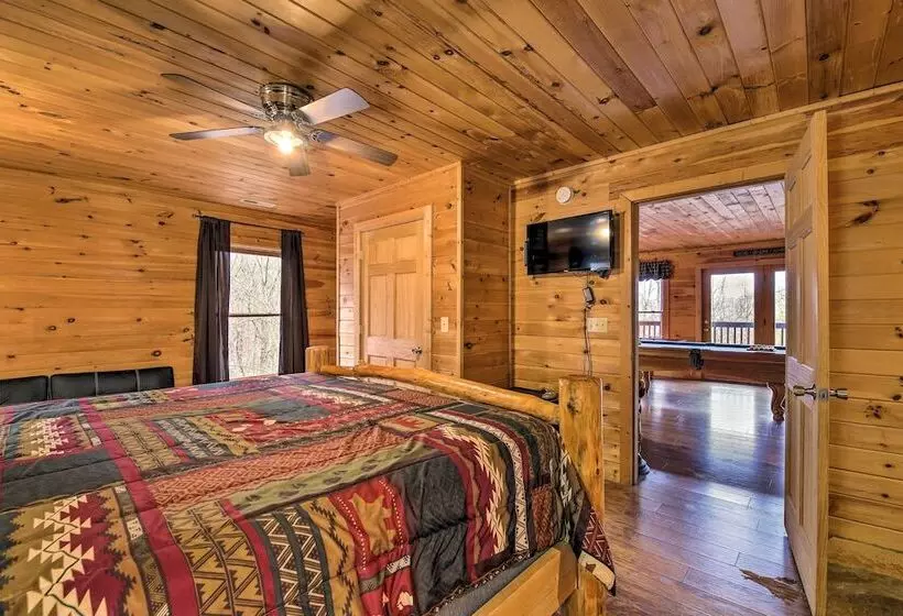 Rustic Sevierville Cabin: Private Hot Tub & Games!