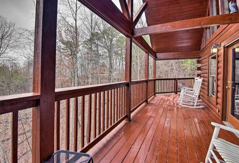 Rustic Sevierville Cabin: Private Hot Tub & Games!