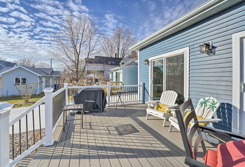 Sleek Ludington Haven < 1 Mi To Lake Michigan