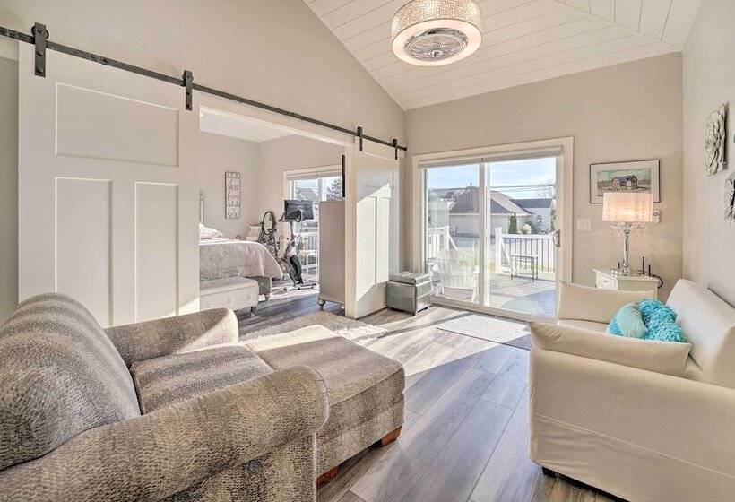 Sleek Ludington Haven < 1 Mi To Lake Michigan