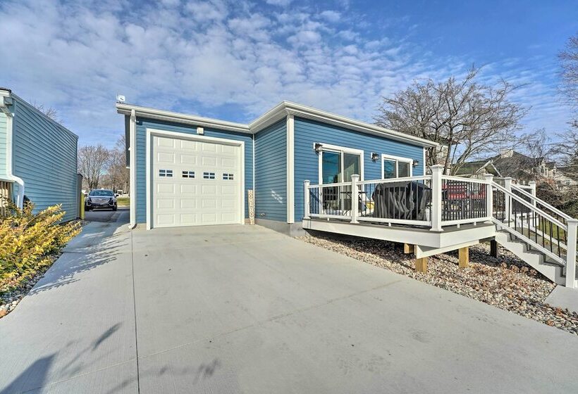 Sleek Ludington Haven < 1 Mi To Lake Michigan