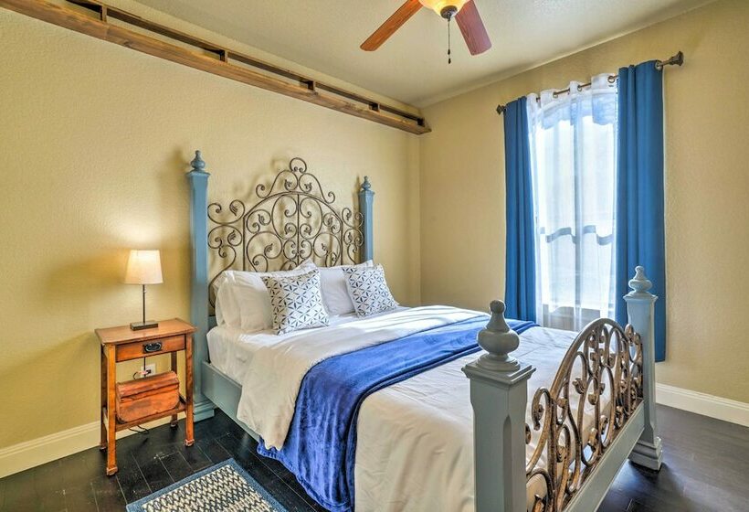 Pet Friendly La Vernia Home, 30 Mi To San Antonio