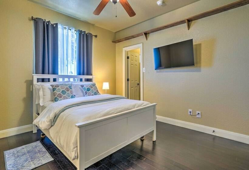 Pet Friendly La Vernia Home, 30 Mi To San Antonio