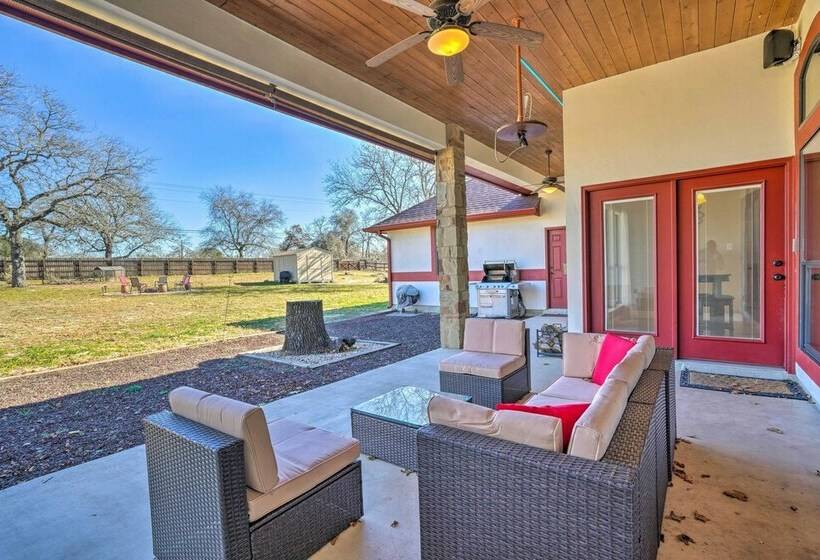 Pet Friendly La Vernia Home, 30 Mi To San Antonio
