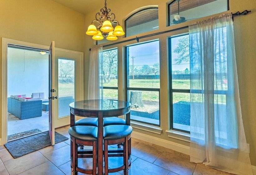 Pet Friendly La Vernia Home, 30 Mi To San Antonio