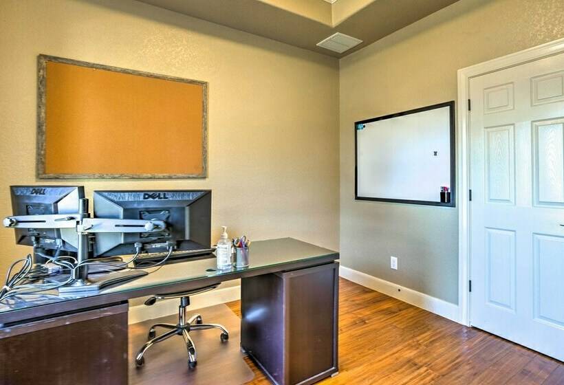 Pet Friendly La Vernia Home, 30 Mi To San Antonio