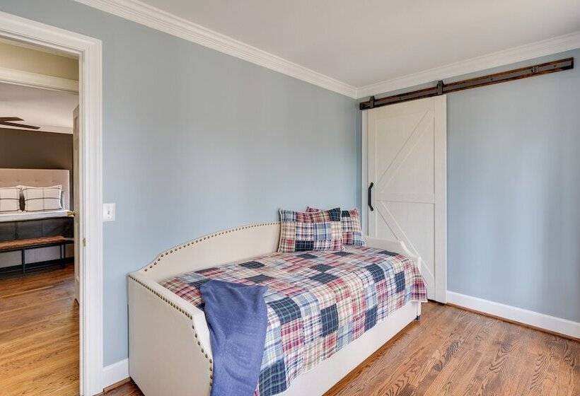 Spacious Waterfront Hyco Lake Retreat W/ Dock!