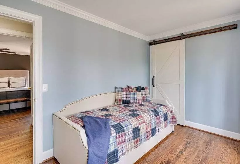 Spacious Waterfront Hyco Lake Retreat W/ Dock!