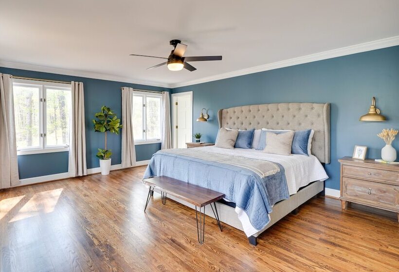 Spacious Waterfront Hyco Lake Retreat W/ Dock!