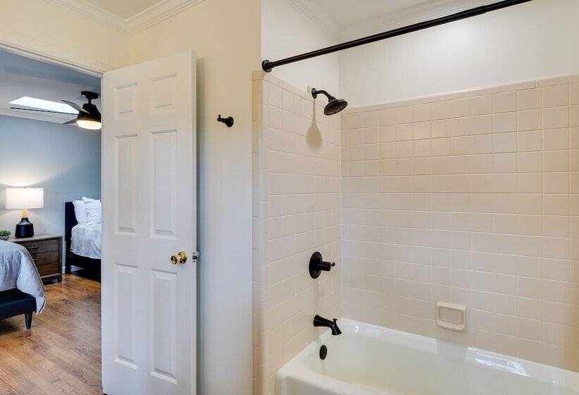 Spacious Waterfront Hyco Lake Retreat W/ Dock!