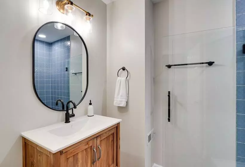 Spacious Waterfront Hyco Lake Retreat W/ Dock!