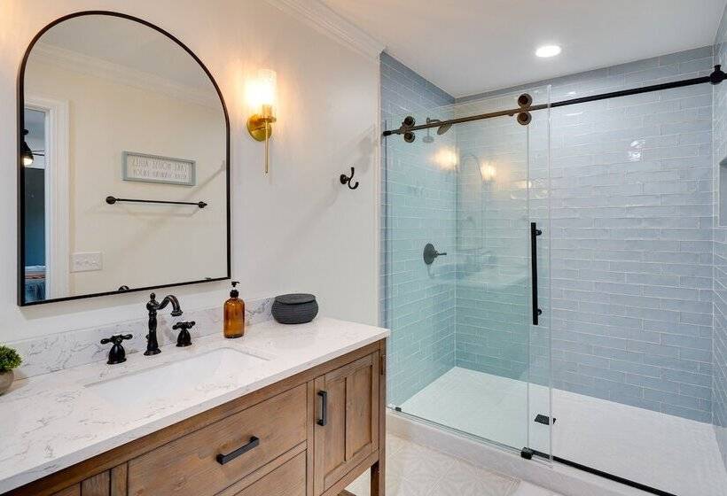 Spacious Waterfront Hyco Lake Retreat W/ Dock!