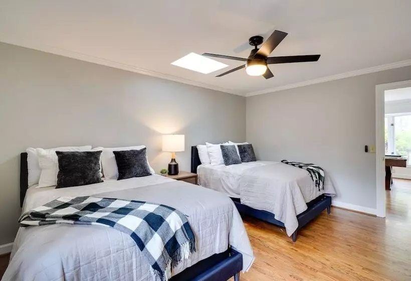 Spacious Waterfront Hyco Lake Retreat W/ Dock!