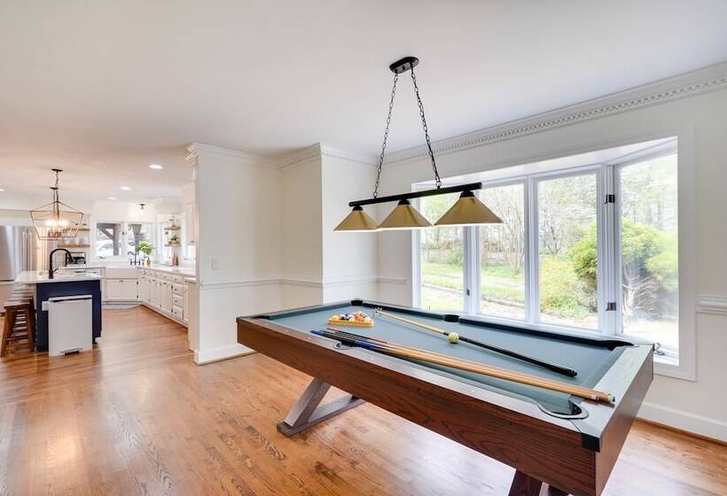 Spacious Waterfront Hyco Lake Retreat W/ Dock!