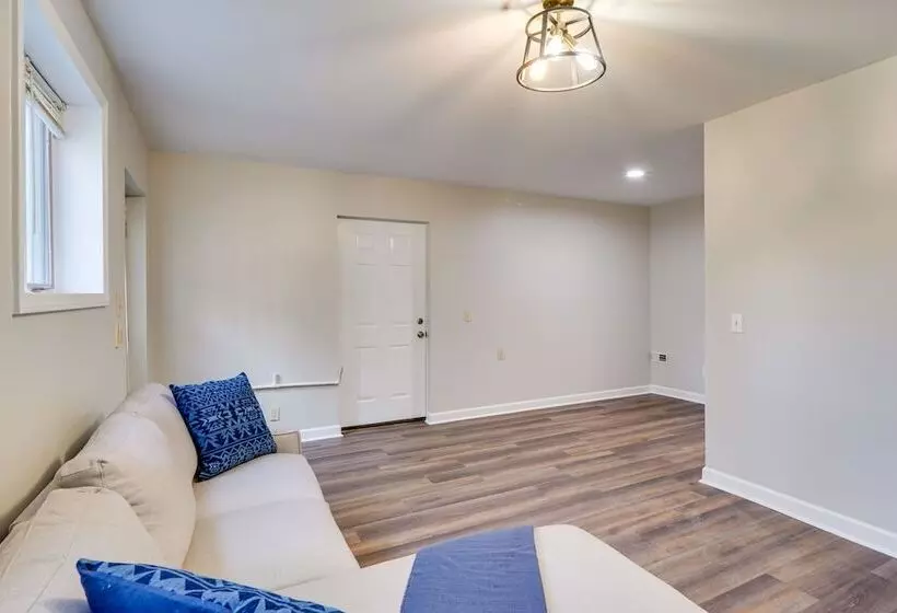 Spacious Waterfront Hyco Lake Retreat W/ Dock!