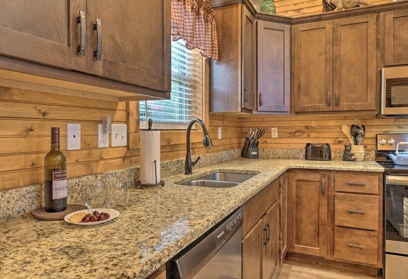 Branson West Cabin W/ Pool Access & Golfing