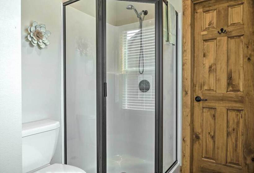 Branson West Cabin W/ Pool Access & Golfing