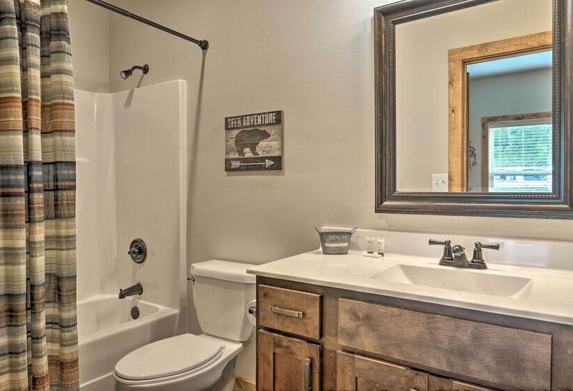 Branson West Cabin W/ Pool Access & Golfing