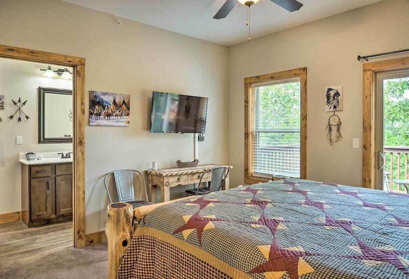 Branson West Cabin W/ Pool Access & Golfing