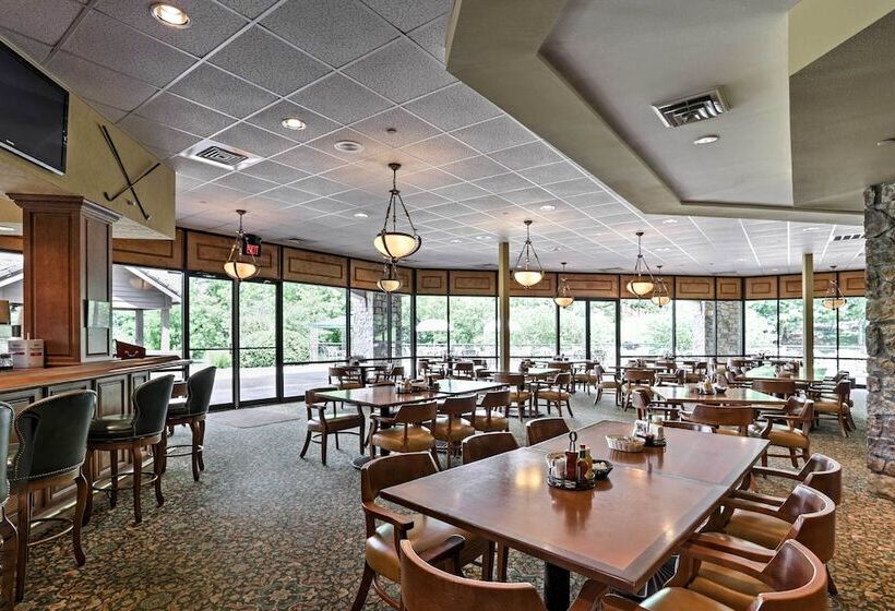 Branson West Cabin W/ Pool Access & Golfing