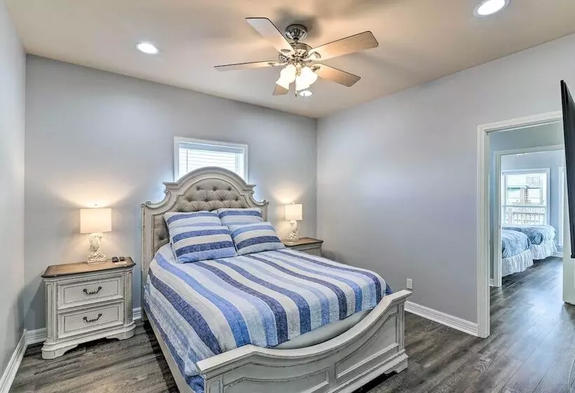 Steps To Shore: Crystal Beach Retreat W/ Deck!