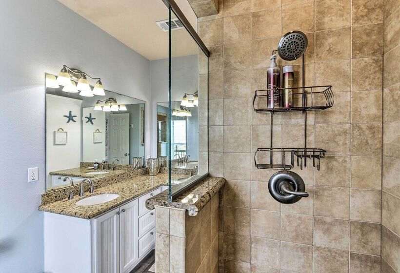 Steps To Shore: Crystal Beach Retreat W/ Deck!