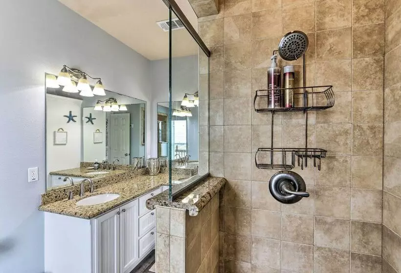 Steps To Shore: Crystal Beach Retreat W/ Deck!