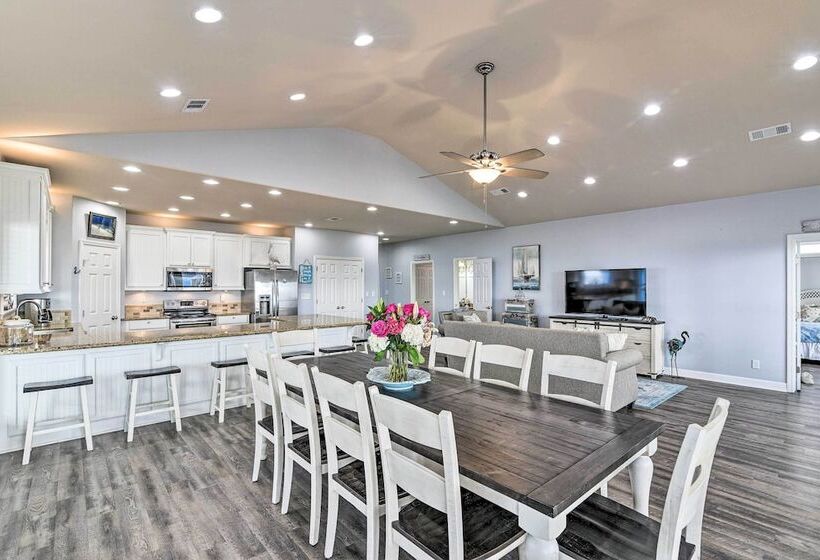 Steps To Shore: Crystal Beach Retreat W/ Deck!