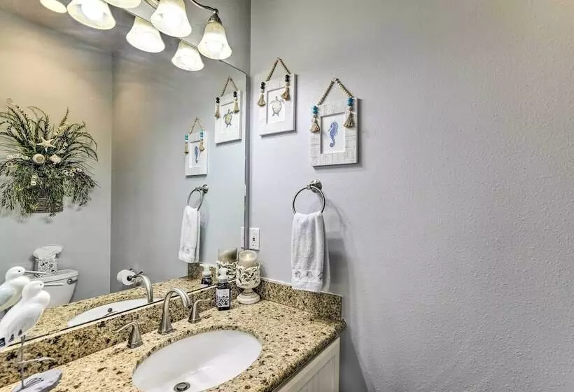 Steps To Shore: Crystal Beach Retreat W/ Deck!