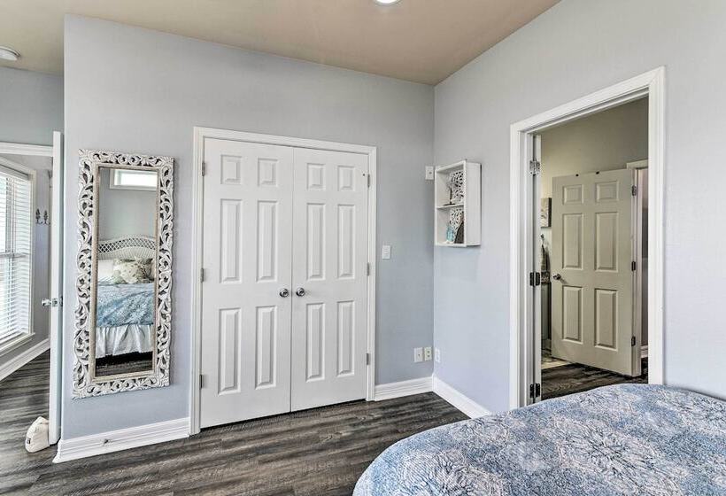 Steps To Shore: Crystal Beach Retreat W/ Deck!