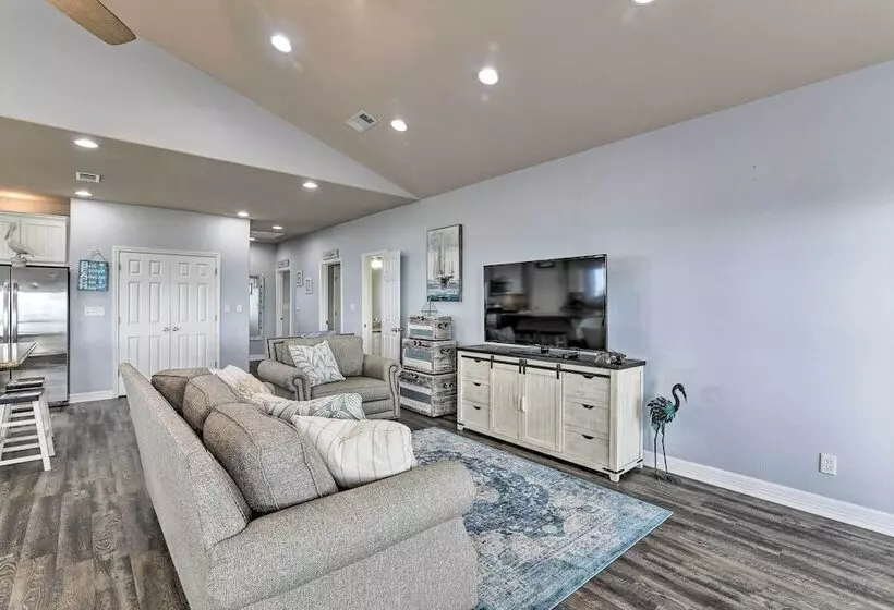 Steps To Shore: Crystal Beach Retreat W/ Deck!