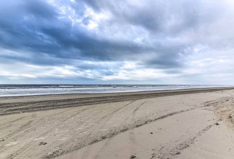 Steps To Shore: Crystal Beach Retreat W/ Deck!