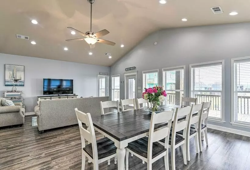 Steps To Shore: Crystal Beach Retreat W/ Deck!