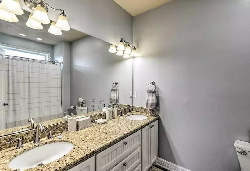 Steps To Shore: Crystal Beach Retreat W/ Deck!